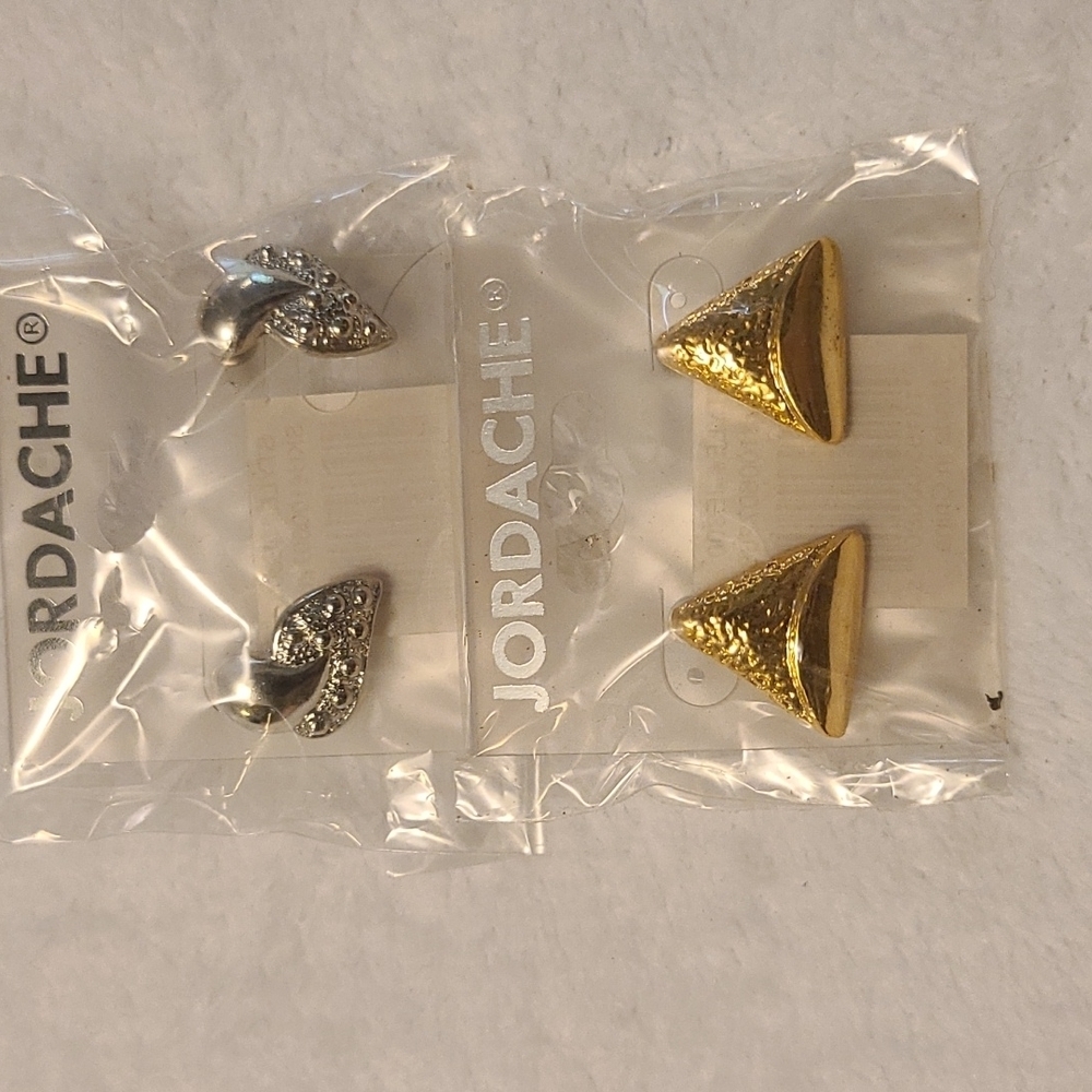 Jordache Earrings 9$